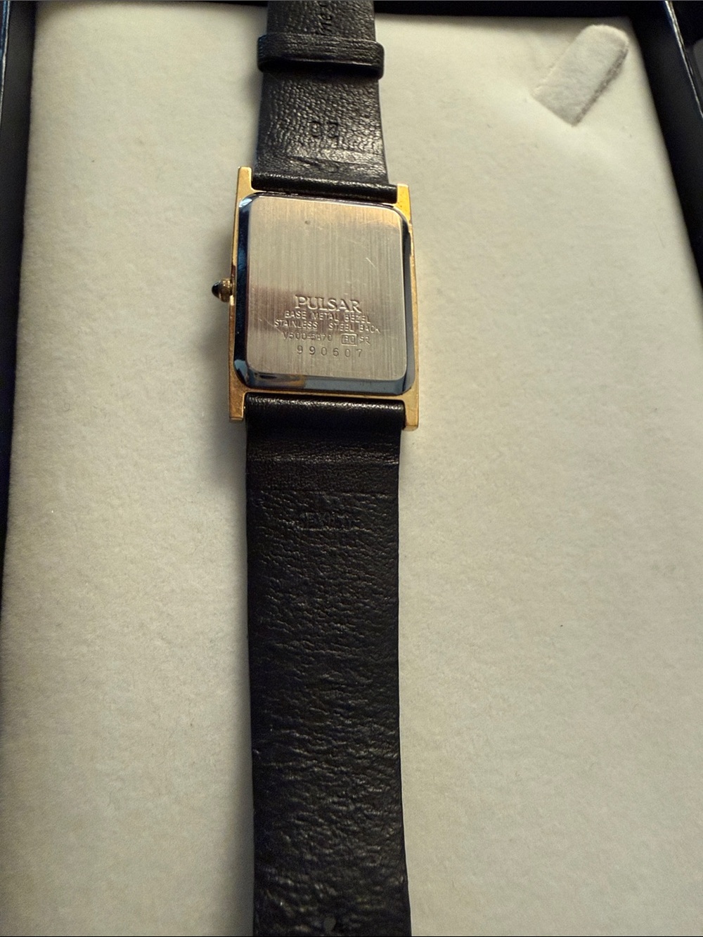 Pulsar men’s vintage Gold-Tone Rectangular Black Dial Watch Black Leather Strap - Picture 3 of 3